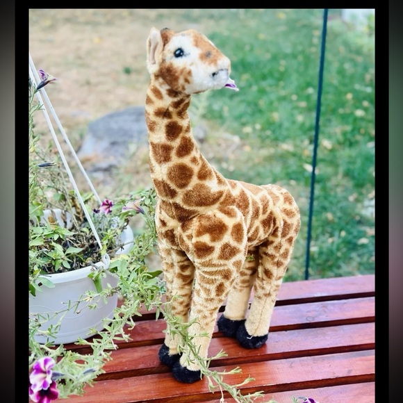 Vintage Toys R Us Life Like Giraffe Plush Stands Up On His Own from 2011 - Picture 2 of 16